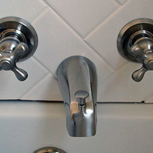 How to Replace a Bath Faucet