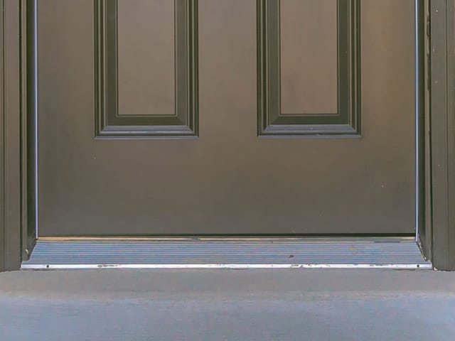pjf-branded-lp-door-issues-img01