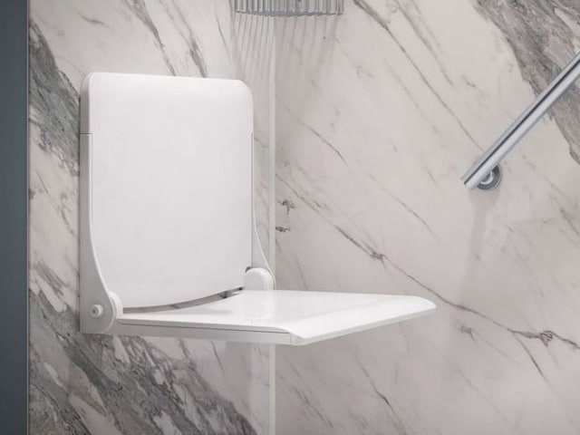 pjf-reveal-by-kohler-installers-bath-landing-body04 Integrated Shower Seats, Storage, and Grab Bars