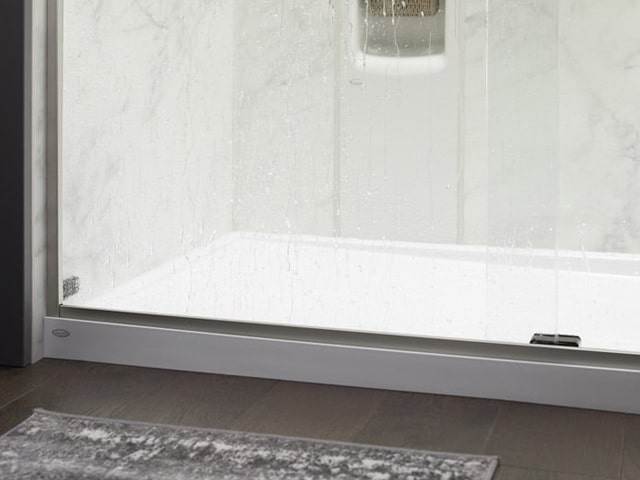 pjf-reveal-by-kohler-installers-bath-landing-body08 Low-threshold entry